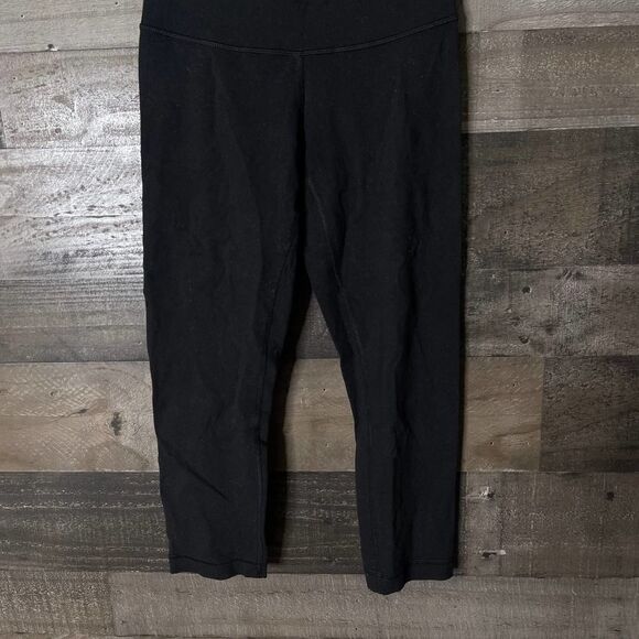 Lululemon High Rise Crop 6 - Picture 3 of 6